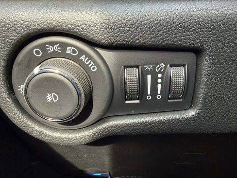 New 2026 Chrysler Pacifica Pinnacle image 30