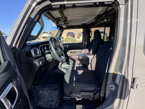 Used 2023 Jeep Wrangler Sahara w/ Cold Weather Group image 9
