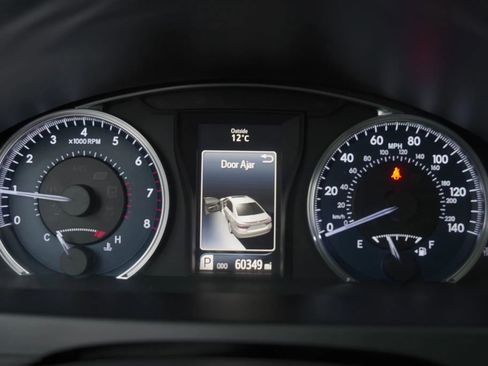 Used 2015 Toyota Camry XLE image 19