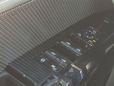 New 2026 BMW 740i xDrive w/ Premium Package image 23