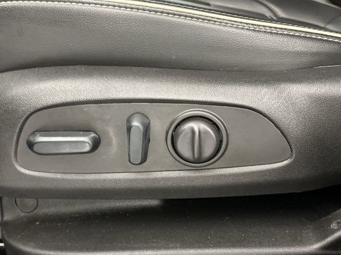 Used 2023 GMC Acadia Denali w/ Black Diamond Edition image 16