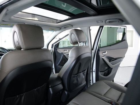 Used 2017 Hyundai Santa Fe Sport image 16