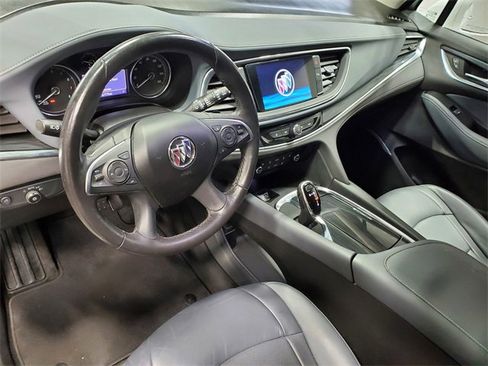 Used 2020 Buick Enclave Essence image 9