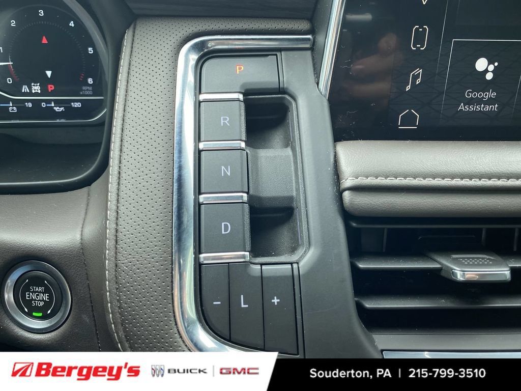 Certified 2022 GMC Yukon XL SLT w/ SLT Premium Package AWD/4WD image 19