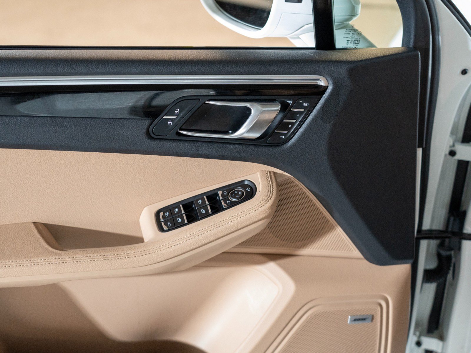 Certified 2023 Porsche Macan AWD/4WD image 18