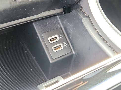 Used 2019 Ford Edge SEL image 25