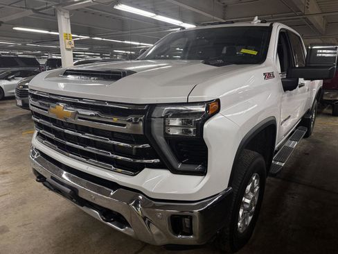 Used 2024 Chevrolet Silverado 2500 LTZ w/ LTZ Plus Package AWD/4WD image 2