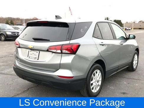 Used 2023 Chevrolet Equinox LS w/ LS Convenience Package image 3