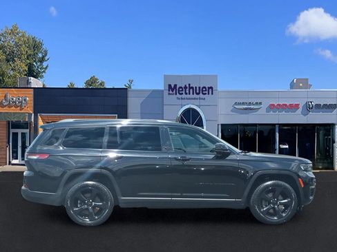 Used 2023 Jeep Grand Cherokee L Limited w/ Black Appearance Package AWD/4WD image 2