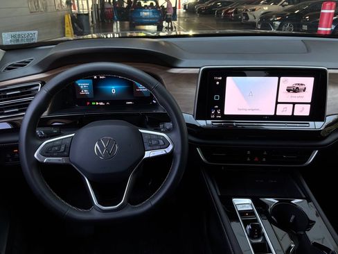 Used 2026 Volkswagen Atlas SE FWD image 16