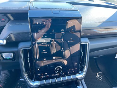 New 2026 GMC Yukon XL Elevation w/ LPO, Illumination Package image 16