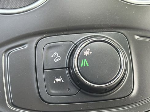 Used 2024 GMC Terrain SLE image 33