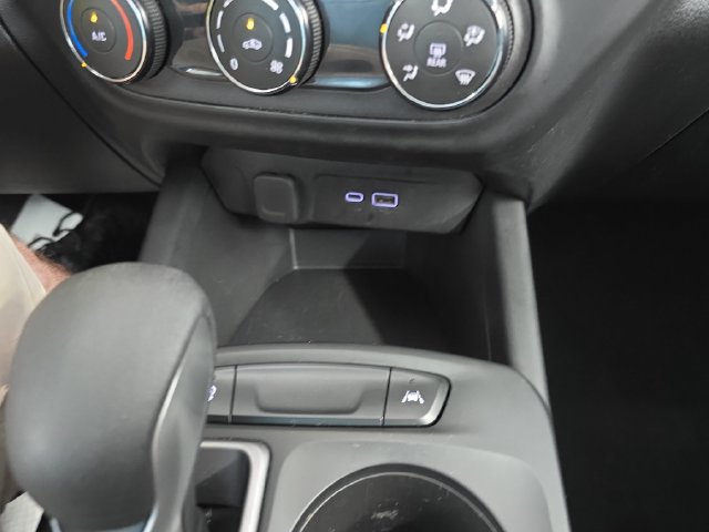 Used 2025 Chevrolet Trax LS FWD image 21