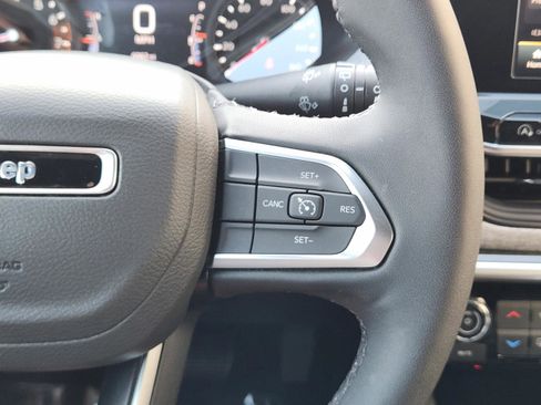 Used 2025 Jeep Compass Latitude AWD/4WD image 26