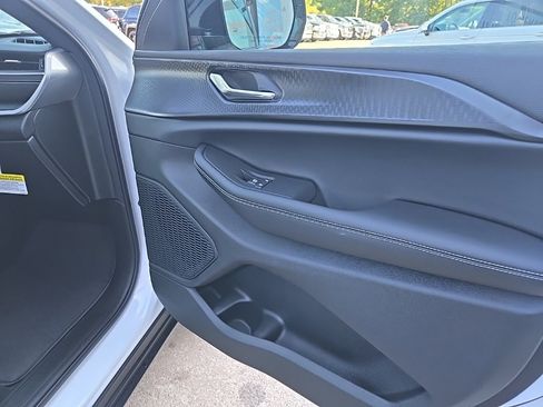 New 2025 Jeep Grand Cherokee Altitude image 70