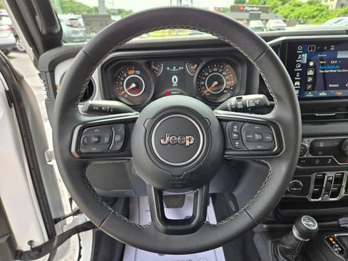 Used 2025 Jeep Wrangler Unlimited Sport AWD/4WD image 31