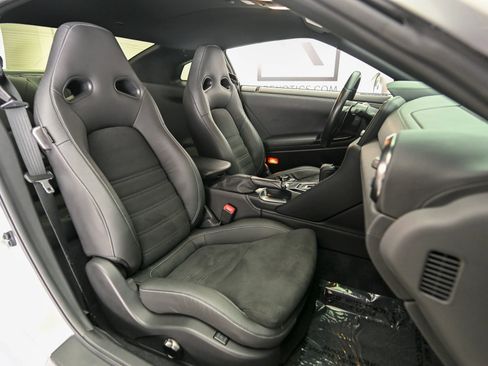 Used 2024 Nissan GT-R Premium w/ Floor Mat Package AWD/4WD image 17