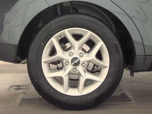 Used 2025 Kia Soul LX w/ LX Technology Package FWD image 22