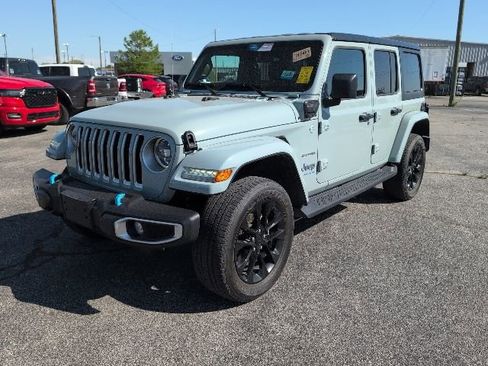 Used 2023 Jeep Wrangler Unlimited Sahara w/ Cold Weather Group AWD/4WD image 2