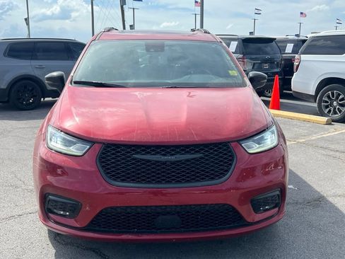 Used 2025 Chrysler Pacifica Limited FWD image 15