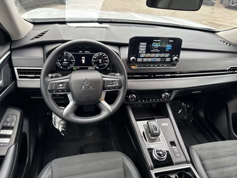 Used 2023 Mitsubishi Outlander SE image 7