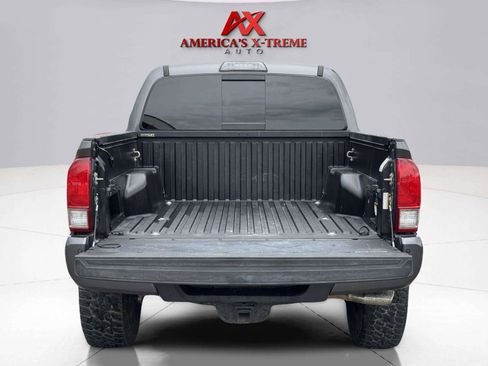 Used 2017 Toyota Tacoma TRD Off-Road w/ Premium & Technology Package AWD/4WD image 47
