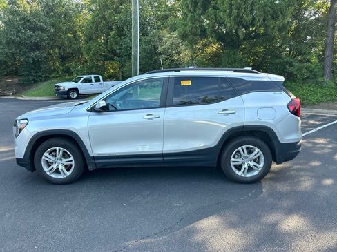 Used 2022 GMC Terrain SLE w/ Driver Convenience Package FWD image 8