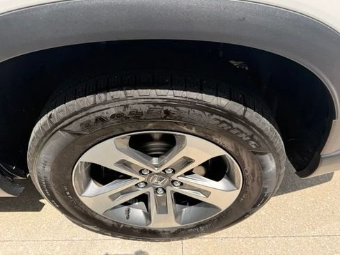 Used 2024 Honda Pilot EX-L image 11