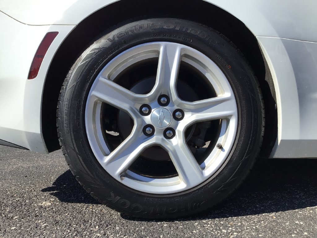 Used 2016 Chevrolet Camaro LT RWD image 18
