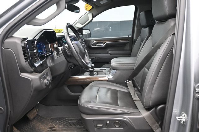 Used 2024 Chevrolet Silverado 1500 RST AWD/4WD image 16