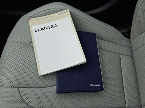 Certified 2025 Hyundai Elantra Limited FWD image 26