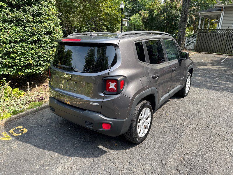 Used 2017 Jeep Renegade Latitude AWD/4WD image 4