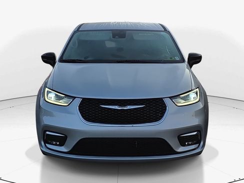 Used 2024 Chrysler Pacifica Touring-L FWD image 6