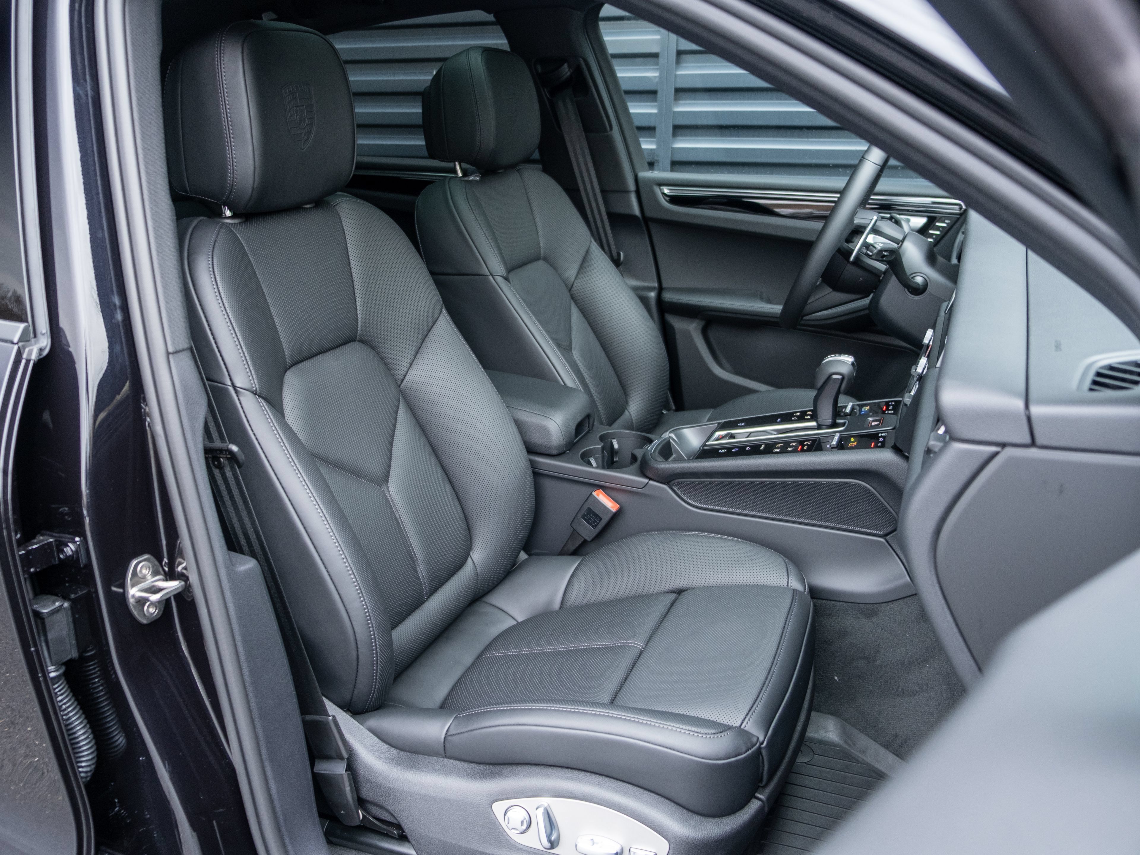Certified 2026 Porsche Macan AWD/4WD image 39