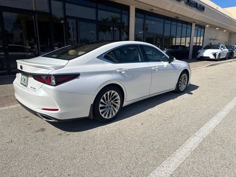 Used 2022 Lexus ES 350 Ultra Luxury w/ Accessory Package 2 FWD image 6