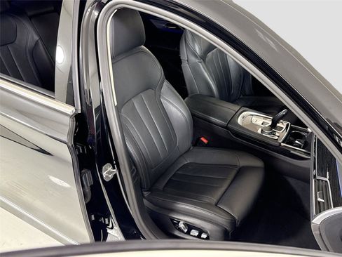 Used 2021 BMW 740i image 33