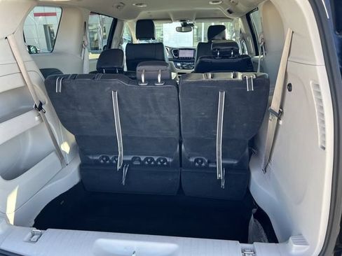 Used 2024 Chrysler Pacifica Touring-L FWD image 2