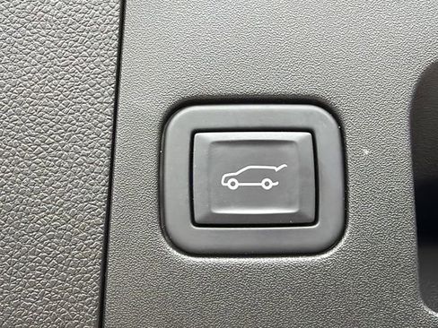Used 2024 Cadillac XT4 Sport FWD image 19