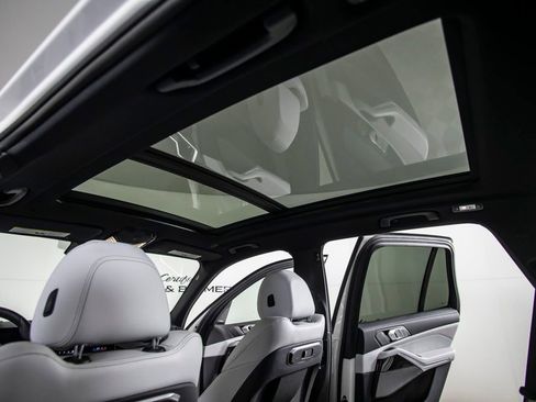 Used 2025 BMW X5 sDrive40i w/ M Sport Package image 26