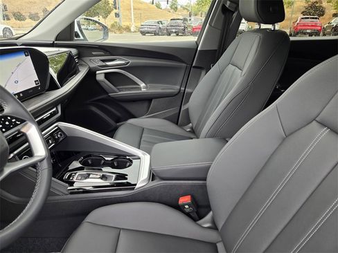 Used 2025 Audi Q5 Premium Plus w/ Premium Plus image 27