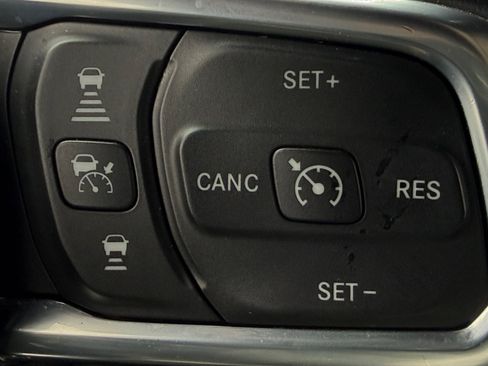 Used 2020 Jeep Gladiator Overland AWD/4WD image 27