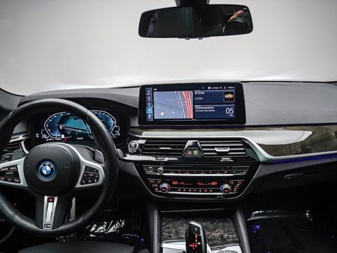 Used 2023 BMW 530e w/ M Sport Package RWD image 13