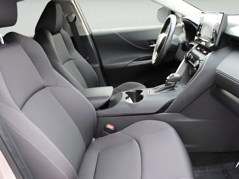 Certified 2021 Toyota Venza LE image 24