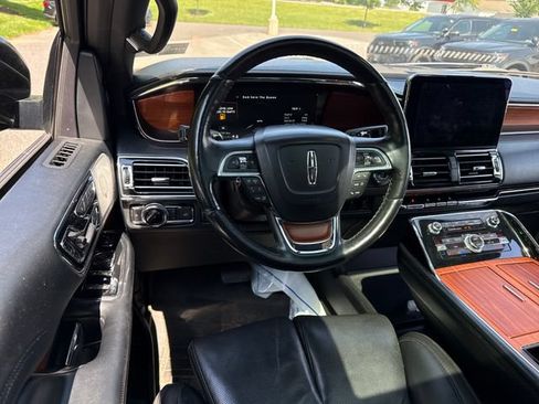 Used 2018 Lincoln Navigator Reserve w/ Technology Package AWD/4WD image 19