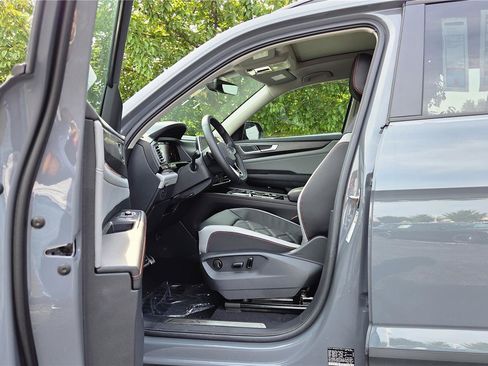 New 2026 Volkswagen Atlas Peak Edition AWD/4WD image 13