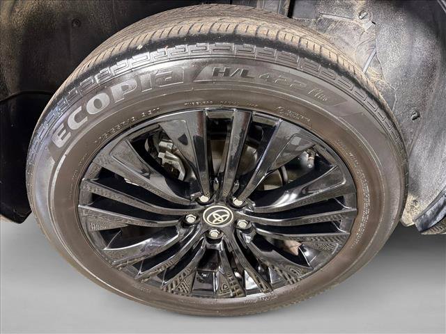 Used 2024 Toyota Venza Nightshade AWD/4WD image 18