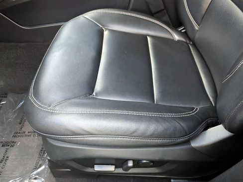 Used 2020 Ford Explorer XLT w/ Equipment Group 202A AWD/4WD image 30