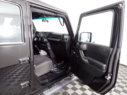 Used 2017 Jeep Wrangler Unlimited Sport w/ Mopar Black Appearance Group AWD/4WD image 41