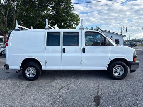 Used 2022 Chevrolet Express 2500 w/ Driver Convenience Package RWD image 4
