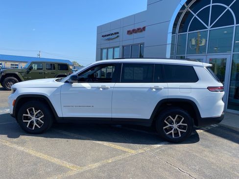 Used 2023 Jeep Grand Cherokee L Limited AWD/4WD image 2